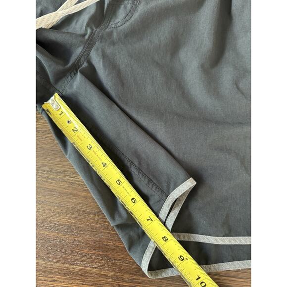 Vuori Banks Shorts Mens Medium Running Unlined Surf Swim 7 In Inseam - Picture 7 of 8